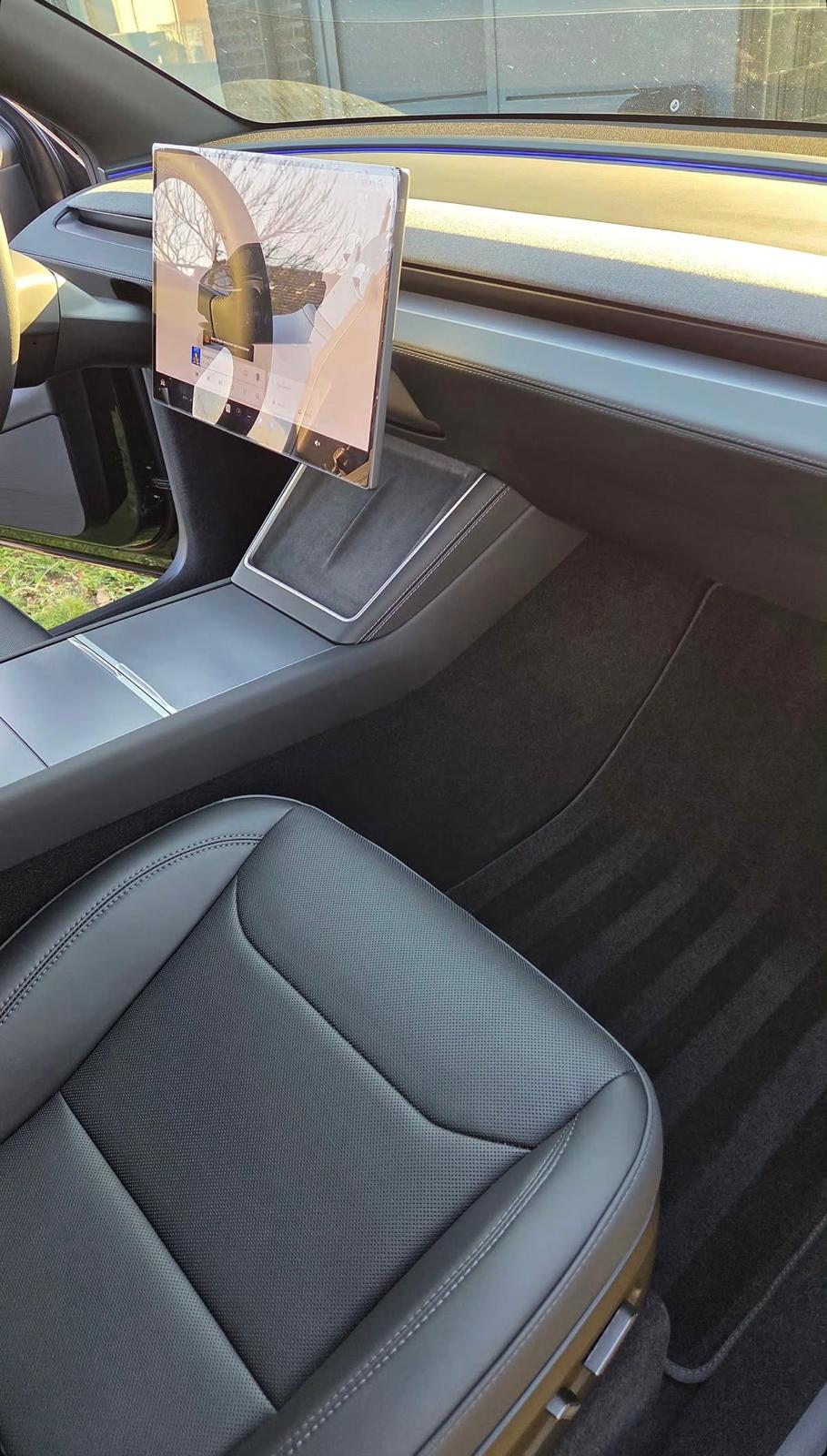 Tesla vloer detailing